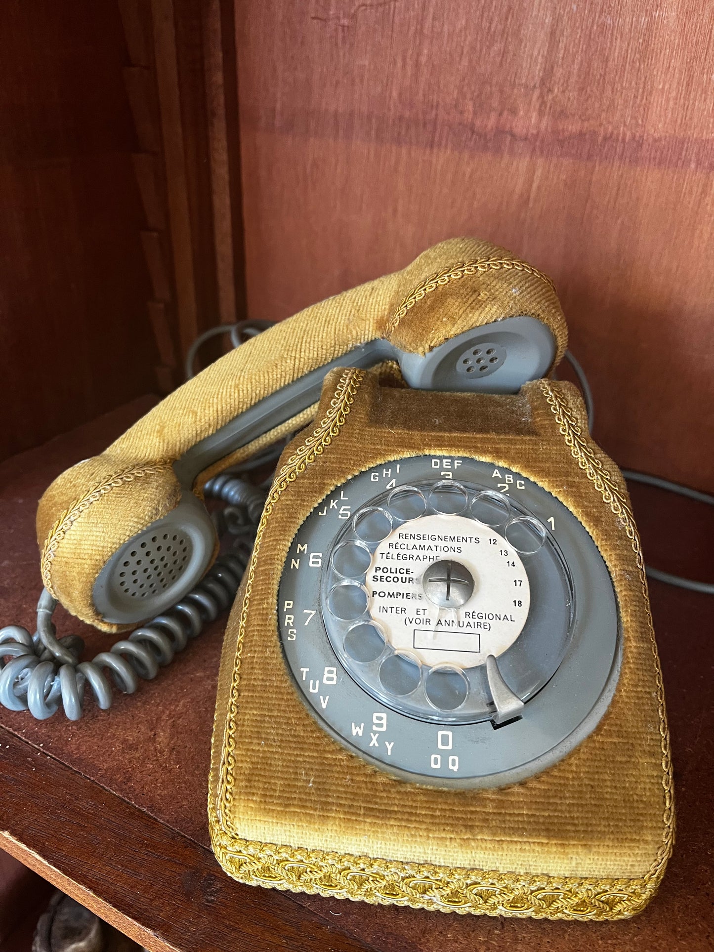 Téléphone à cadran rotatif