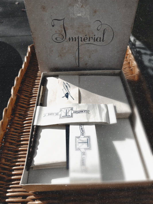 Coffret à lettres avec un porte plume offert !